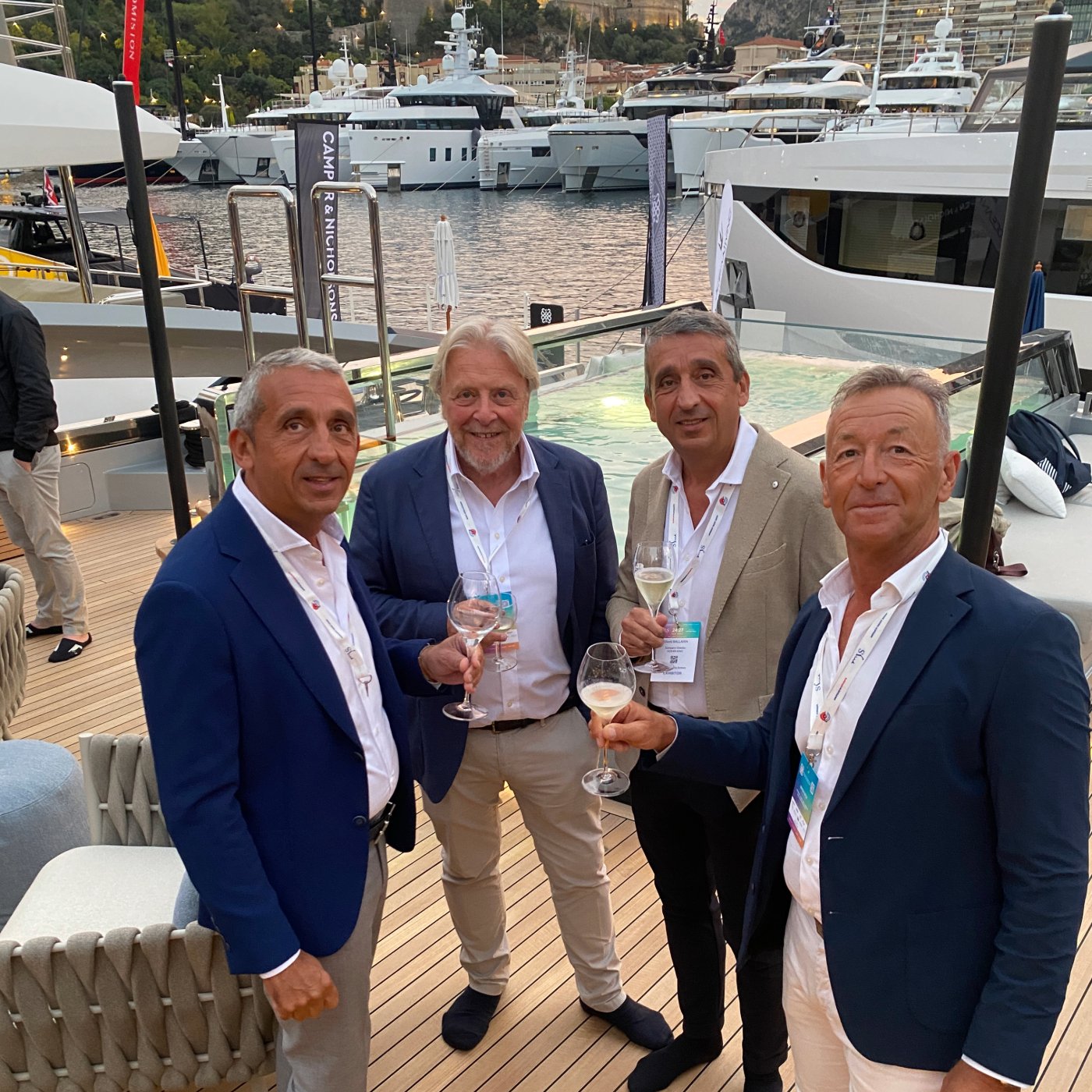 Explorer 34 m presentation-square
