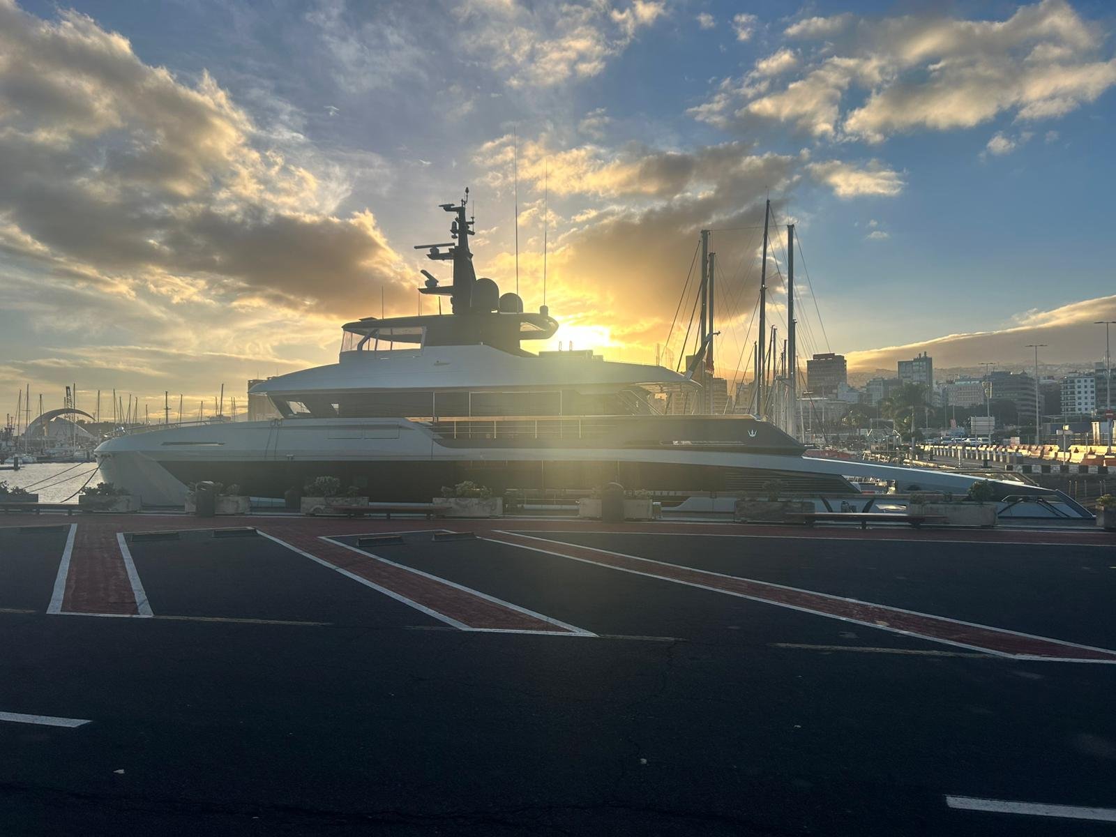 DOGE 400 M/Y OCEAN ANGEL TENERIFE JANUARY 2026