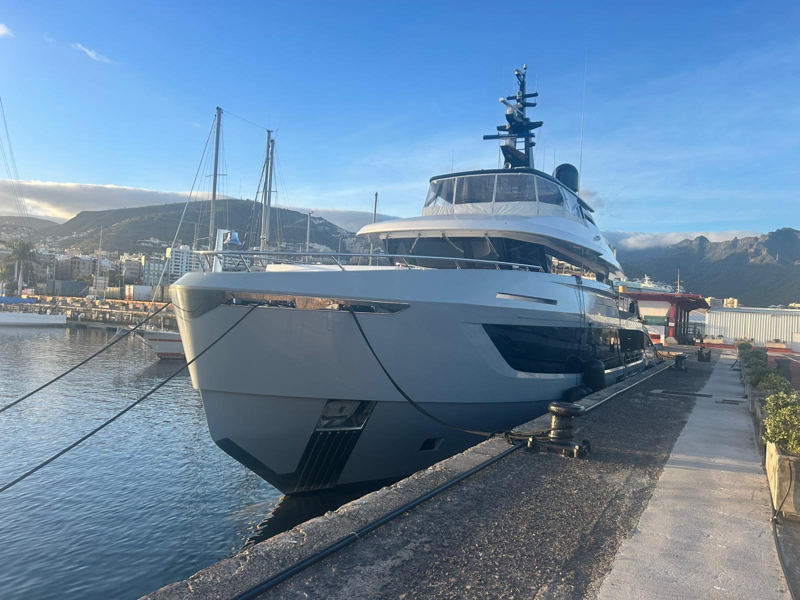 DOGE 400 M/Y OCEAN ANGEL TENERIFE JANUARY 2026
