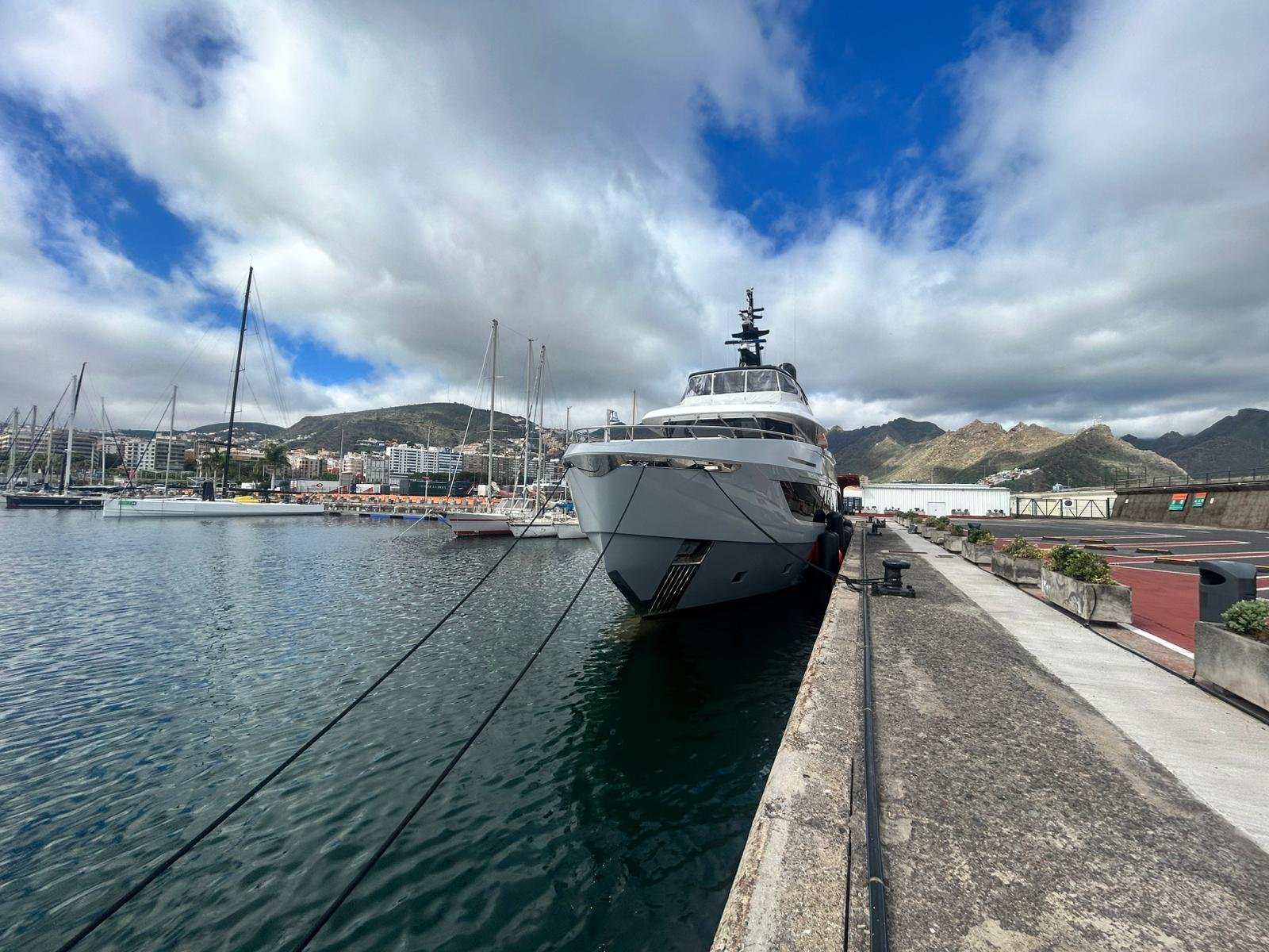 DOGE 400 M/Y OCEAN ANGEL TENERIFE JANUARY 2026